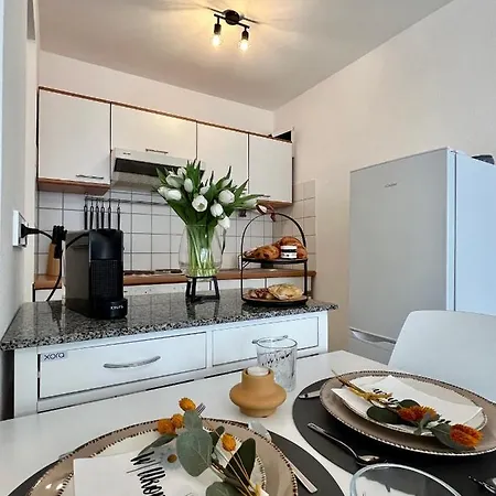 Kaiser Apartment: Retreat With Balcony