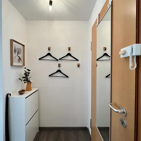 2-zimmer Kaiser-city-apartment Mit Balkon Und Smart-tv In Der Kaiserstraße In Beim Europaplatz Apartment *