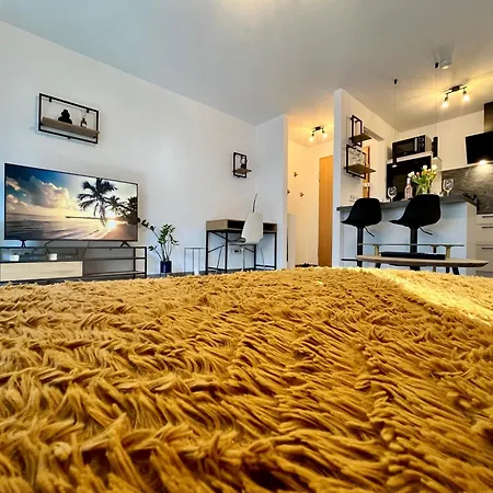 Kaiser Apartment: Retreat With Balcony