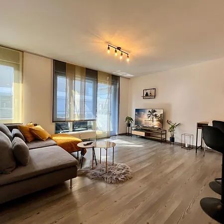 Apartment 2-zimmer Kaiser-city-apartment Mit Balkon Und Smart-tv In Der Kaiserstraße In Beim Europaplatz