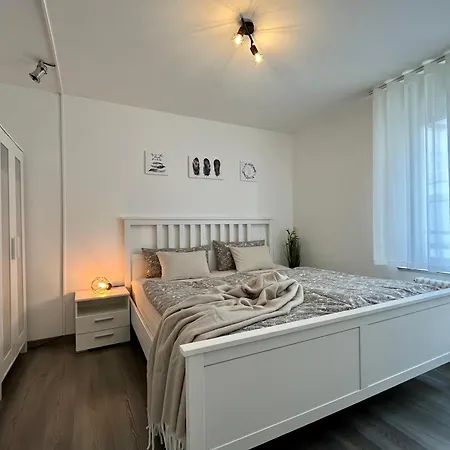 2-zimmer Kaiser-city-apartment Mit Balkon Und Smart-tv In Der Kaiserstraße In Beim Europaplatz Karlsruhe