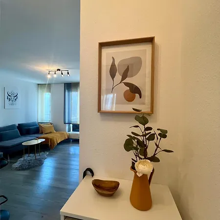 Kaiser Apartment: Retreat With Balcony Apartment