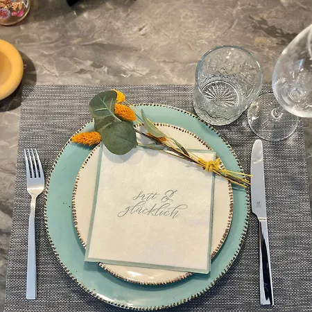 Apartment 2-zimmer Kaiser-city-apartment Mit Balkon Und Smart-tv In Der Kaiserstraße In Beim Europaplatz